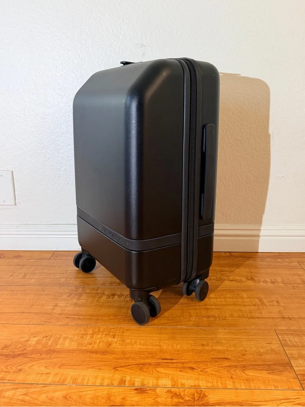 Nomatic Carry-On Classic